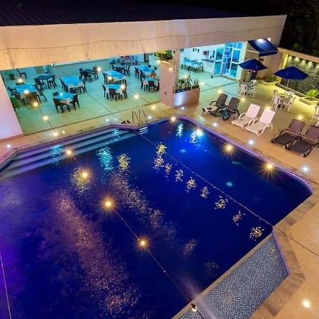 Hotel Deluxe Oasis De La Colina Girardot Esterno foto