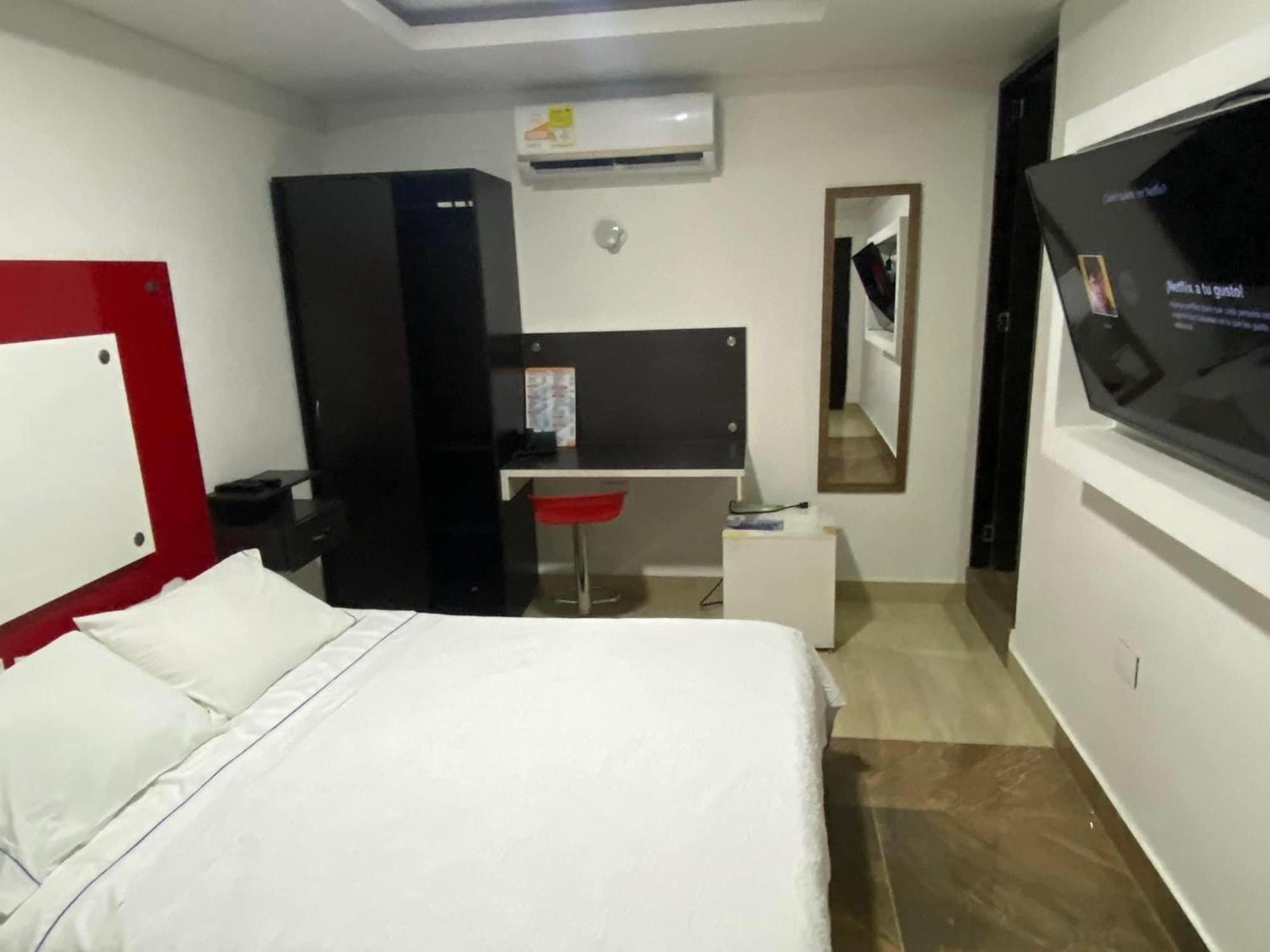 Hotel Deluxe Oasis De La Colina Girardot Esterno foto