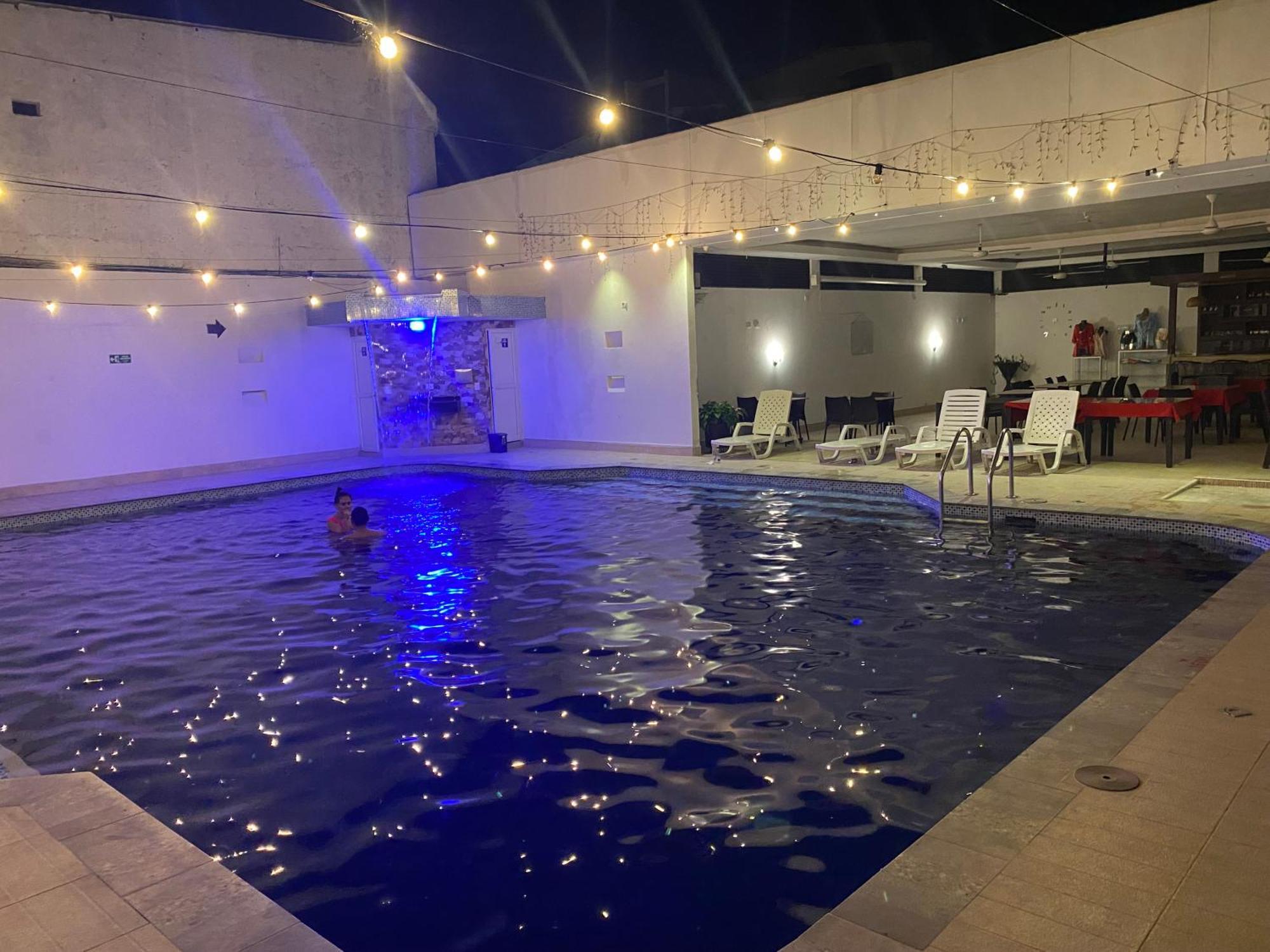 Hotel Deluxe Oasis De La Colina Girardot Esterno foto
