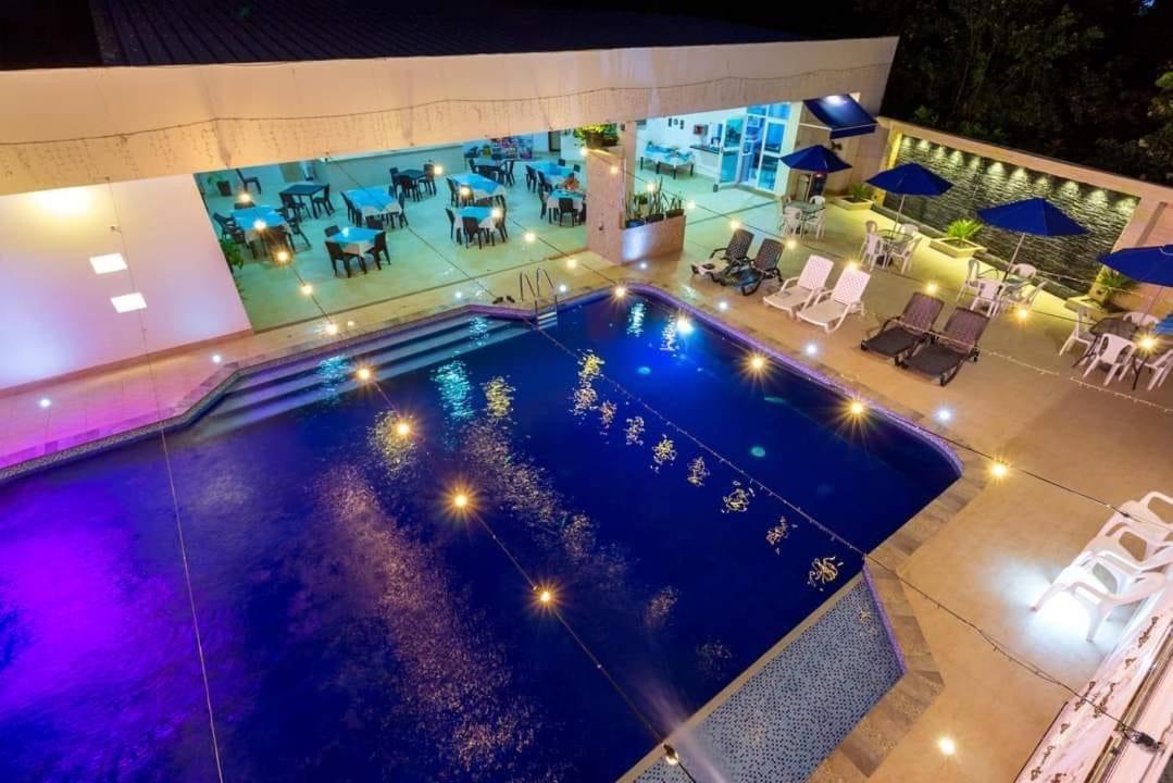 Hotel Deluxe Oasis De La Colina Girardot Esterno foto